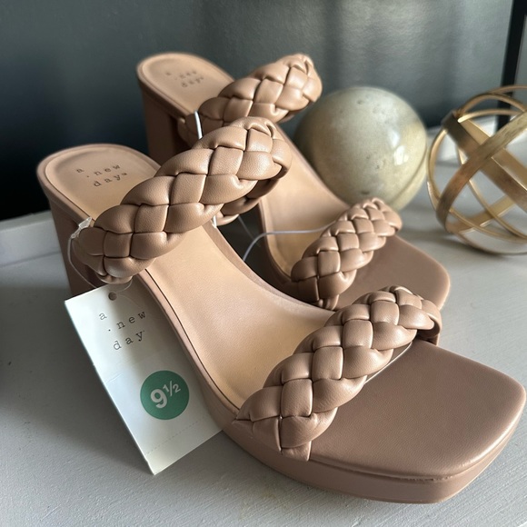 A new day platform sandals size 11 - Picture 2 of 4